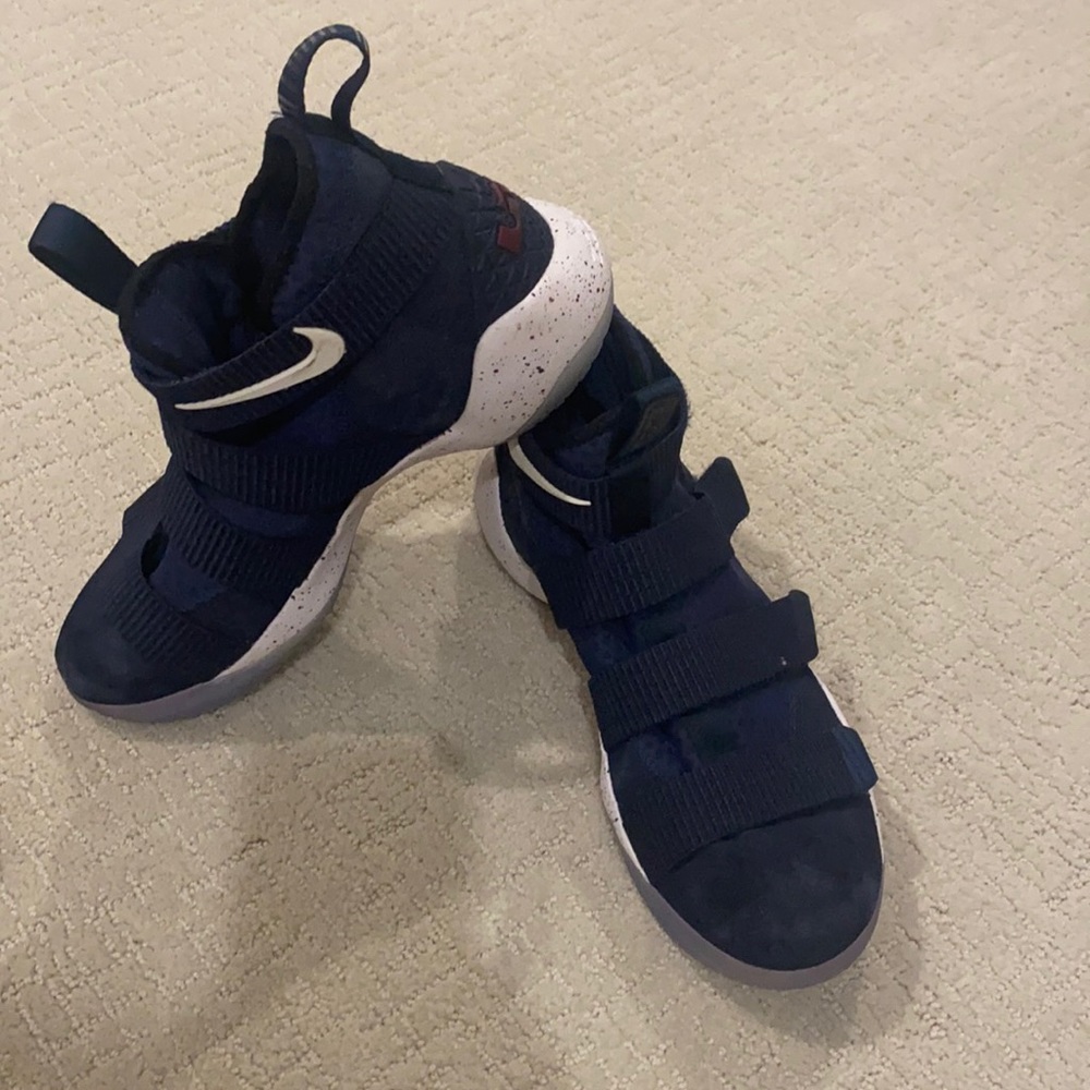 Nike Lebron James straps size men’s US 10 like new condition.